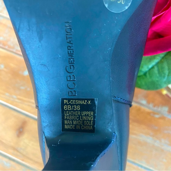 BCBG black Ankle Bootie (size 6)🌹 - Picture 12 of 12